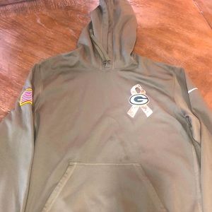 Packer salute to the troops